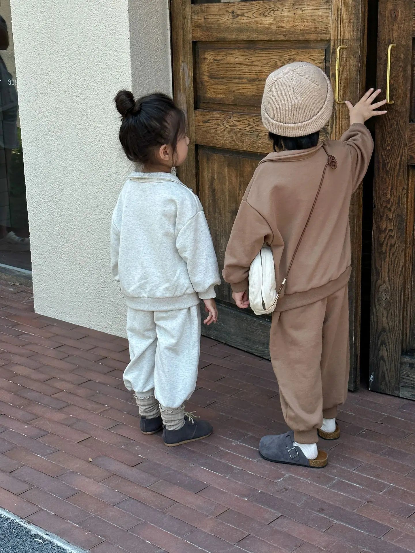 長袖セットアップ キッズセットアップ 2点セット 長袖襟付きスウェットシャツ+ロングパンツ レターロゴプリント 2カラー【mh0006563】