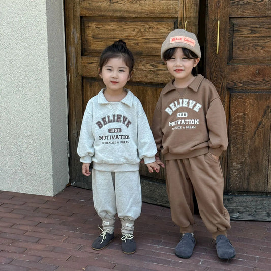 長袖セットアップ キッズセットアップ 2点セット 長袖襟付きスウェットシャツ+ロングパンツ レターロゴプリント 2カラー【mh0006563】