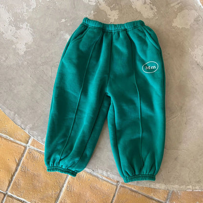 ロングパンツ・スウェットパンツ キッズパンツ 裏ボアフリース スウェットパンツ ワンポイントロゴ センタータック スポーツパンツ グリーン ダークグレー 2カラー【mh0003623】