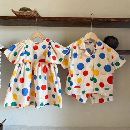 半袖セットアップ キッズセットアップ 2点セット/ワンピース ボーイズ半袖シャツ+ショートパンツ/ガールズ半袖ワンピース カラフル水玉ドットプリント リンクコーデ 兄弟姉妹 お揃いコーデ【mh0004514】