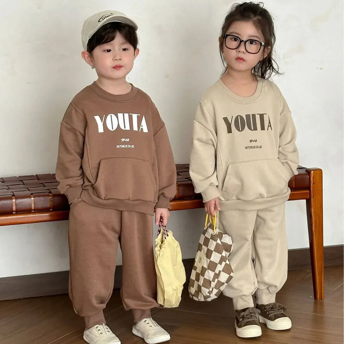 長袖セットアップ キッズセットアップ 2点セット レターロゴプリントカンガルーポケット長袖スウェットシャツ+ロングスウェットパンツ【mh0008765】
