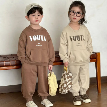 長袖セットアップ キッズセットアップ 2点セット レターロゴプリントカンガルーポケット長袖スウェットシャツ+ロングスウェットパンツ【mh0008765】
