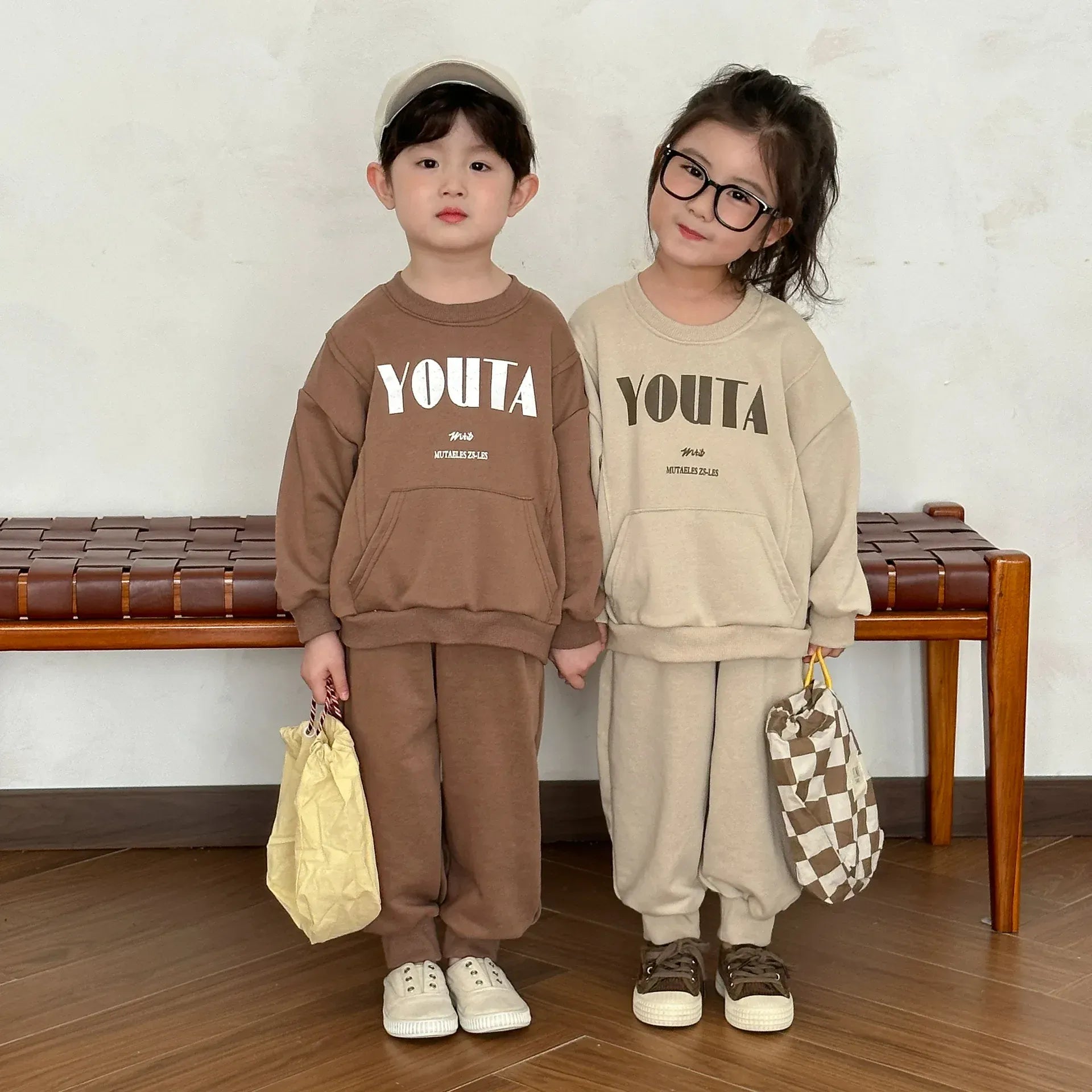 長袖セットアップ キッズセットアップ 2点セット レターロゴプリントカンガルーポケット長袖スウェットシャツ+ロングスウェットパンツ【mh0008765】