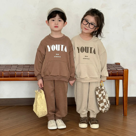 長袖セットアップ キッズセットアップ 2点セット レターロゴプリントカンガルーポケット長袖スウェットシャツ+ロングスウェットパンツ【mh0008765】