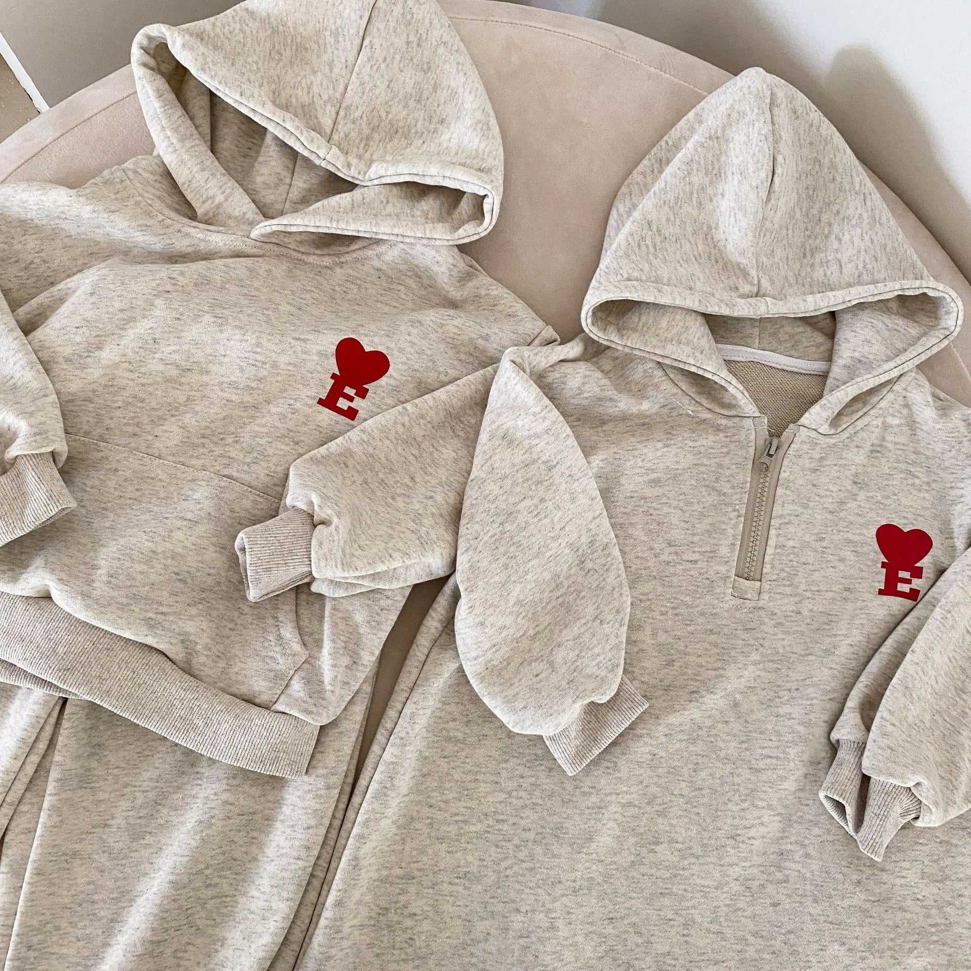 長袖セットアップ キッズワンピース/セットアップ 2点セット ハートロゴフーディ長袖スウェットワンピース/フーディスウェットプルオーバー+ロングパンツ リンクコーデ 兄弟姉妹 お揃いコーデ【mh0008776】