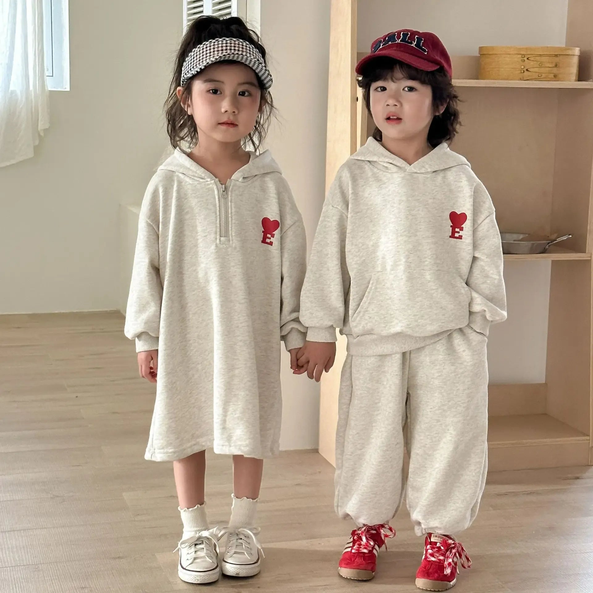 長袖セットアップ キッズワンピース/セットアップ 2点セット ハートロゴフーディ長袖スウェットワンピース/フーディスウェットプルオーバー+ロングパンツ リンクコーデ 兄弟姉妹 お揃いコーデ【mh0008776】