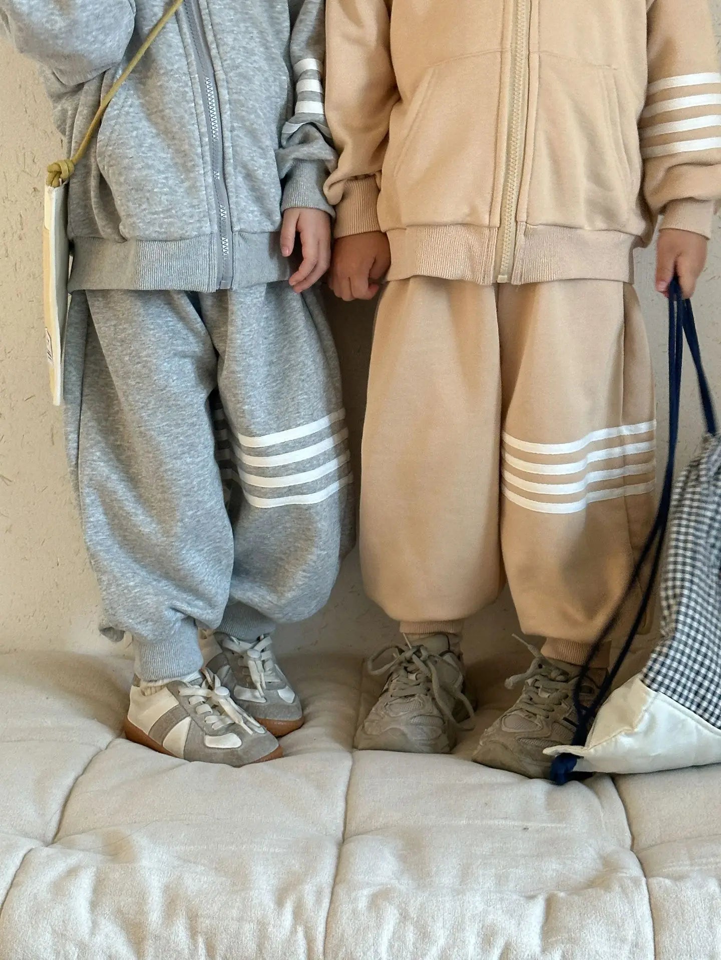 長袖セットアップ キッズセットアップ 2点セット ラインアクセントフーディジップアップスウェットパーカー+ロングルーズスウェットパンツ【mh0008829】