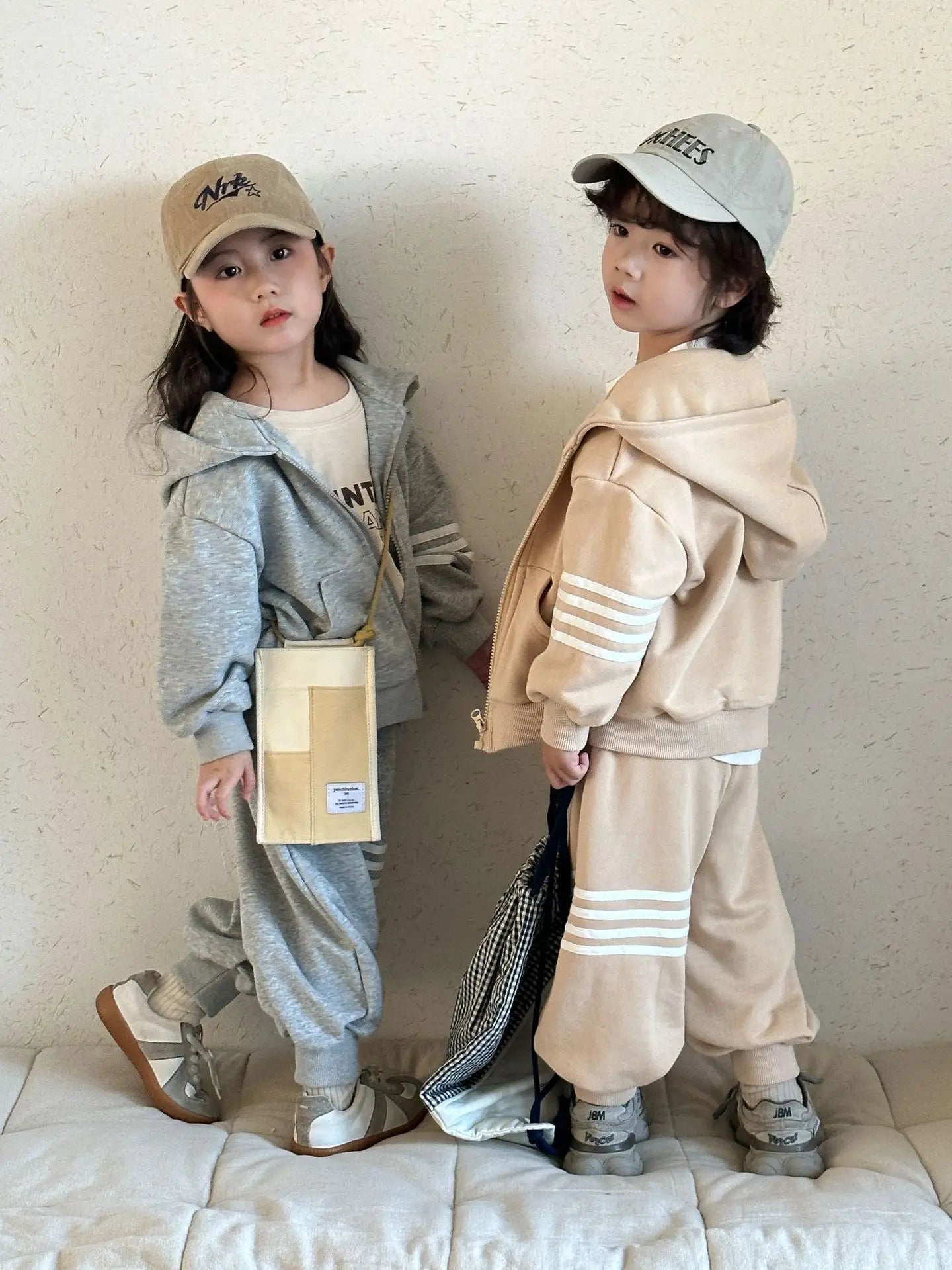 長袖セットアップ キッズセットアップ 2点セット ラインアクセントフーディジップアップスウェットパーカー+ロングルーズスウェットパンツ【mh0008829】