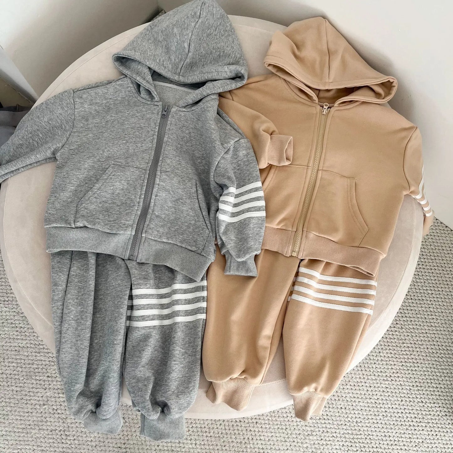 長袖セットアップ キッズセットアップ 2点セット ラインアクセントフーディジップアップスウェットパーカー+ロングルーズスウェットパンツ【mh0008829】