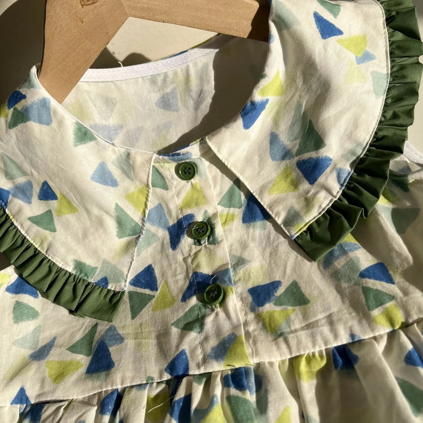 半袖セットアップ キッズワンピース/セットアップ 2点セット 幾何学プリントビッグフリル襟ペプラムノースリーブワンピース/半袖シャツ+ショートパンツ リンクコーデ 兄弟姉妹 お揃いコーデ【mh0008872】