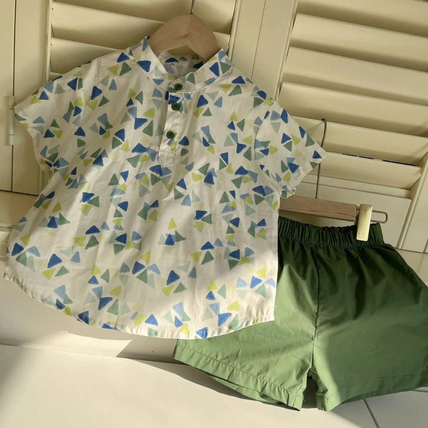 半袖セットアップ キッズワンピース/セットアップ 2点セット 幾何学プリントビッグフリル襟ペプラムノースリーブワンピース/半袖シャツ+ショートパンツ リンクコーデ 兄弟姉妹 お揃いコーデ【mh0008872】