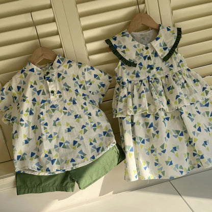 半袖セットアップ キッズワンピース/セットアップ 2点セット 幾何学プリントビッグフリル襟ペプラムノースリーブワンピース/半袖シャツ+ショートパンツ リンクコーデ 兄弟姉妹 お揃いコーデ【mh0008872】