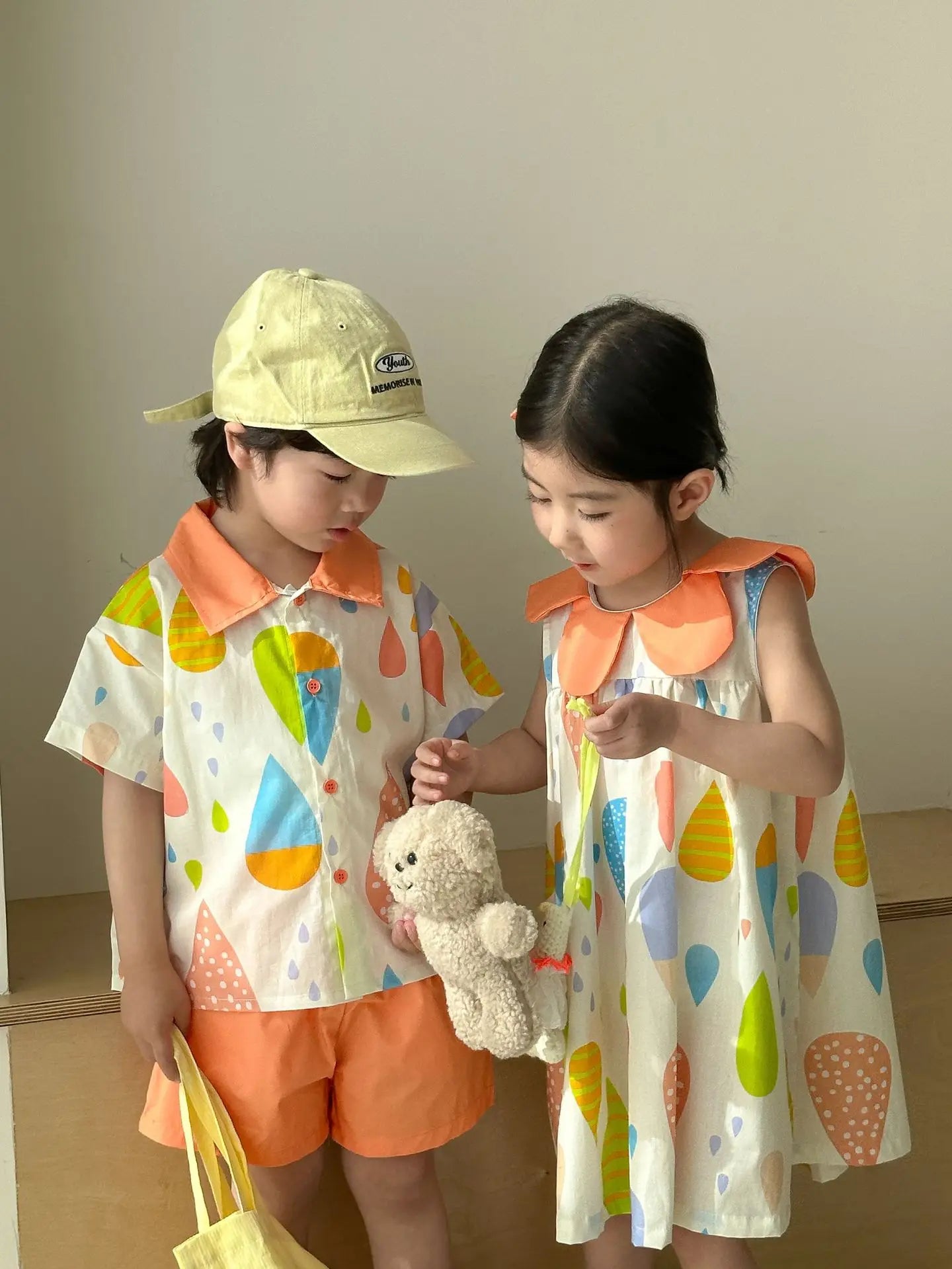 半袖セットアップ キッズワンピース/セットアップ 2点セット カラフルバルーンプリントフラワー襟ノースリーブワンピース/半袖シャツ+ショートパンツ リンクコーデ 兄弟姉妹 お揃いコーデ【mh0008873】