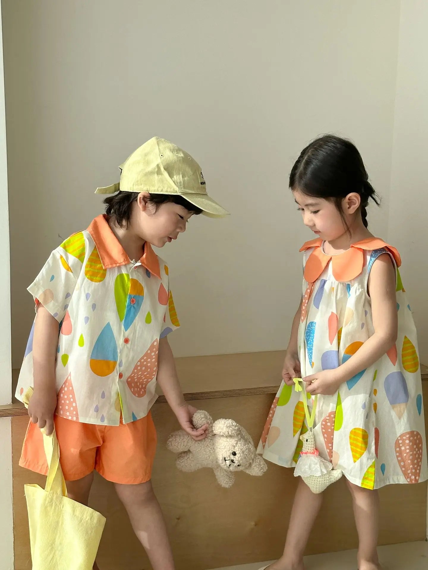 半袖セットアップ キッズワンピース/セットアップ 2点セット カラフルバルーンプリントフラワー襟ノースリーブワンピース/半袖シャツ+ショートパンツ リンクコーデ 兄弟姉妹 お揃いコーデ【mh0008873】