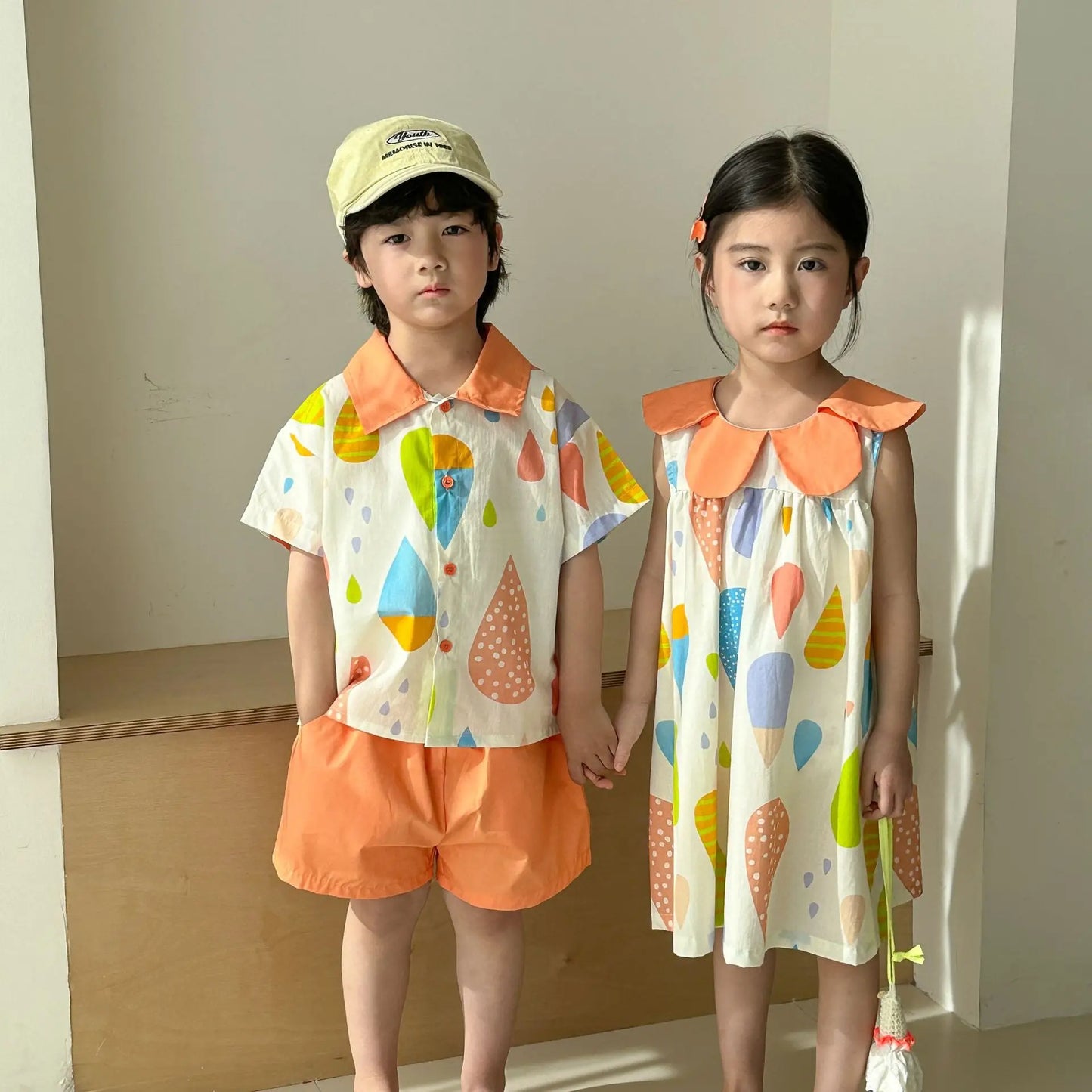 半袖セットアップ キッズワンピース/セットアップ 2点セット カラフルバルーンプリントフラワー襟ノースリーブワンピース/半袖シャツ+ショートパンツ リンクコーデ 兄弟姉妹 お揃いコーデ【mh0008873】