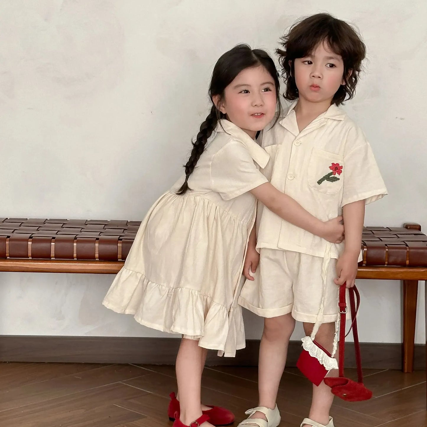 半袖セットアップ キッズワンピース/セットアップ 2点セット フラワー刺繍ワンポイント半袖ブワンピース/半袖シャツ+ショートパンツ リンクコーデ 兄弟姉妹 お揃いコーデ【mh0008875】
