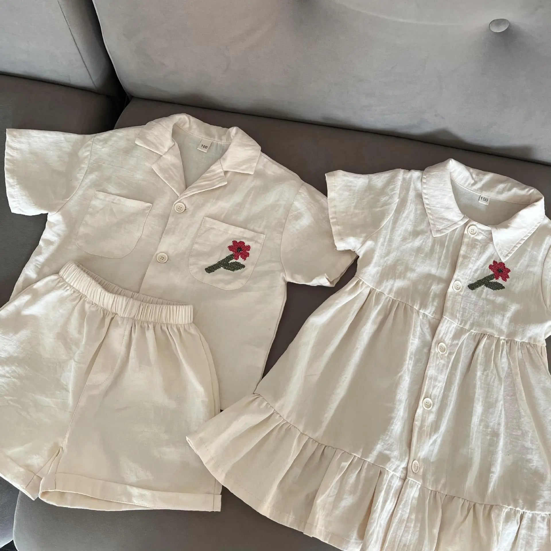 半袖セットアップ キッズワンピース/セットアップ 2点セット フラワー刺繍ワンポイント半袖ブワンピース/半袖シャツ+ショートパンツ リンクコーデ 兄弟姉妹 お揃いコーデ【mh0008875】