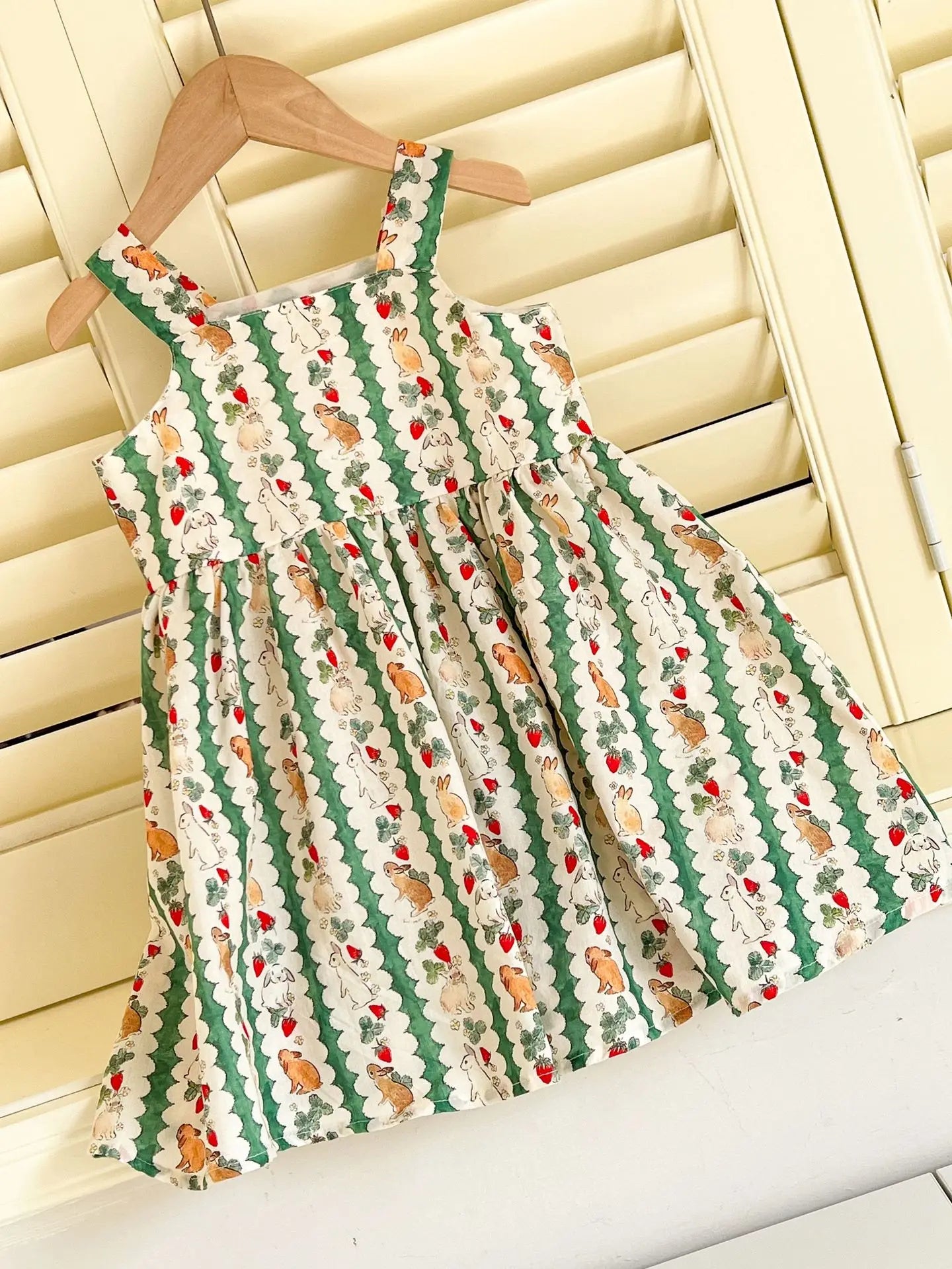 半袖セットアップ キッズワンピース/セットアップ 2点セット うさぎいちごプリントキャミソールワンピース/半袖シャツ+ショートパンツ リンクコーデ 兄弟姉妹 お揃いコーデ【mh0008876】