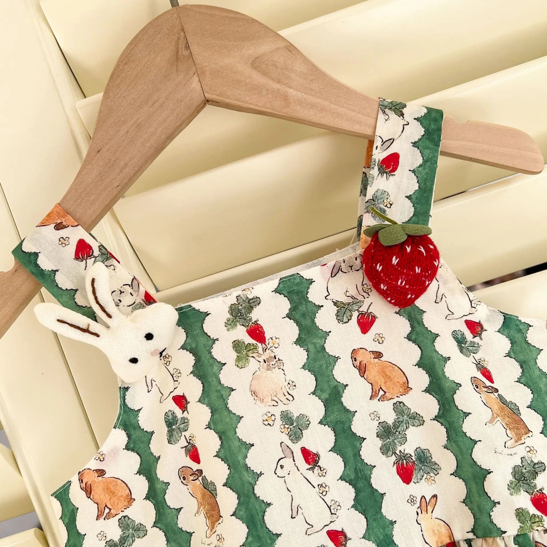 半袖セットアップ キッズワンピース/セットアップ 2点セット うさぎいちごプリントキャミソールワンピース/半袖シャツ+ショートパンツ リンクコーデ 兄弟姉妹 お揃いコーデ【mh0008876】