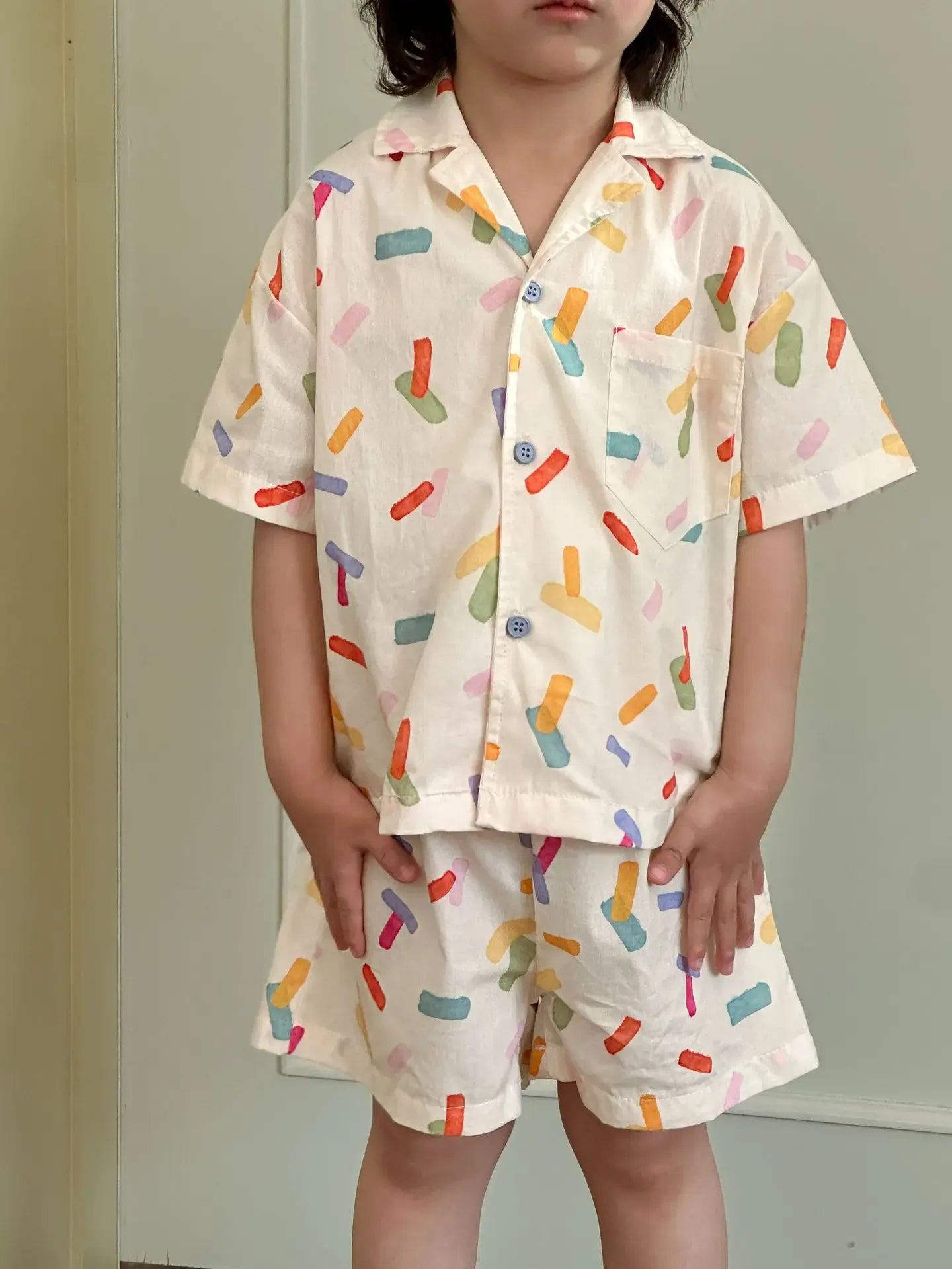 半袖セットアップ キッズワンピース/セットアップ 2点セット カラフル幾何学プリント柄半袖シャツワンピース/半袖シャツ+ショートパンツ リンクコーデ 兄弟姉妹 お揃いコーデ【mh0008877】