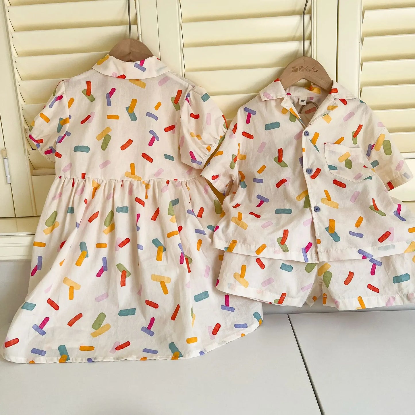 半袖セットアップ キッズワンピース/セットアップ 2点セット カラフル幾何学プリント柄半袖シャツワンピース/半袖シャツ+ショートパンツ リンクコーデ 兄弟姉妹 お揃いコーデ【mh0008877】