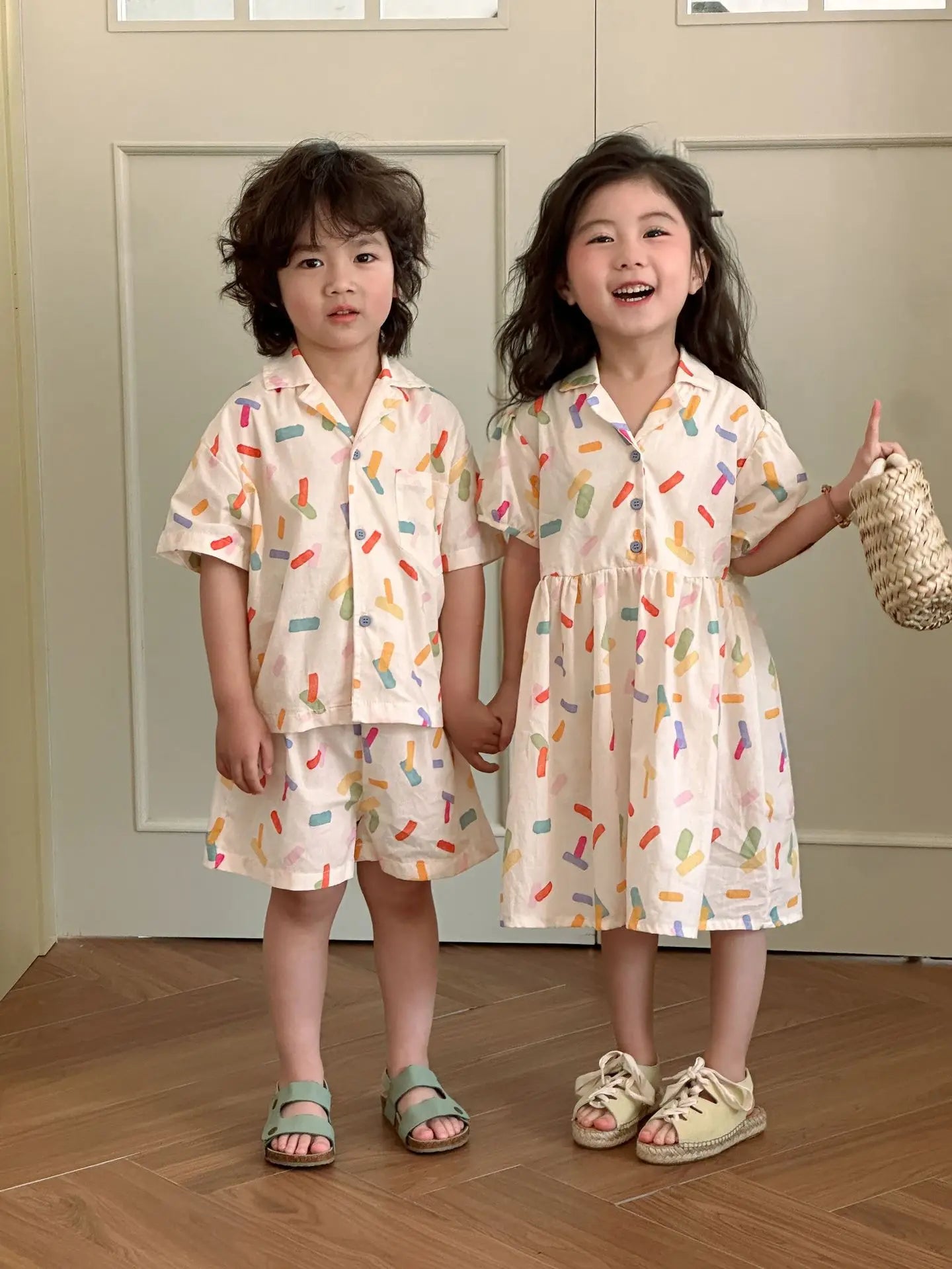半袖セットアップ キッズワンピース/セットアップ 2点セット カラフル幾何学プリント柄半袖シャツワンピース/半袖シャツ+ショートパンツ リンクコーデ 兄弟姉妹 お揃いコーデ【mh0008877】