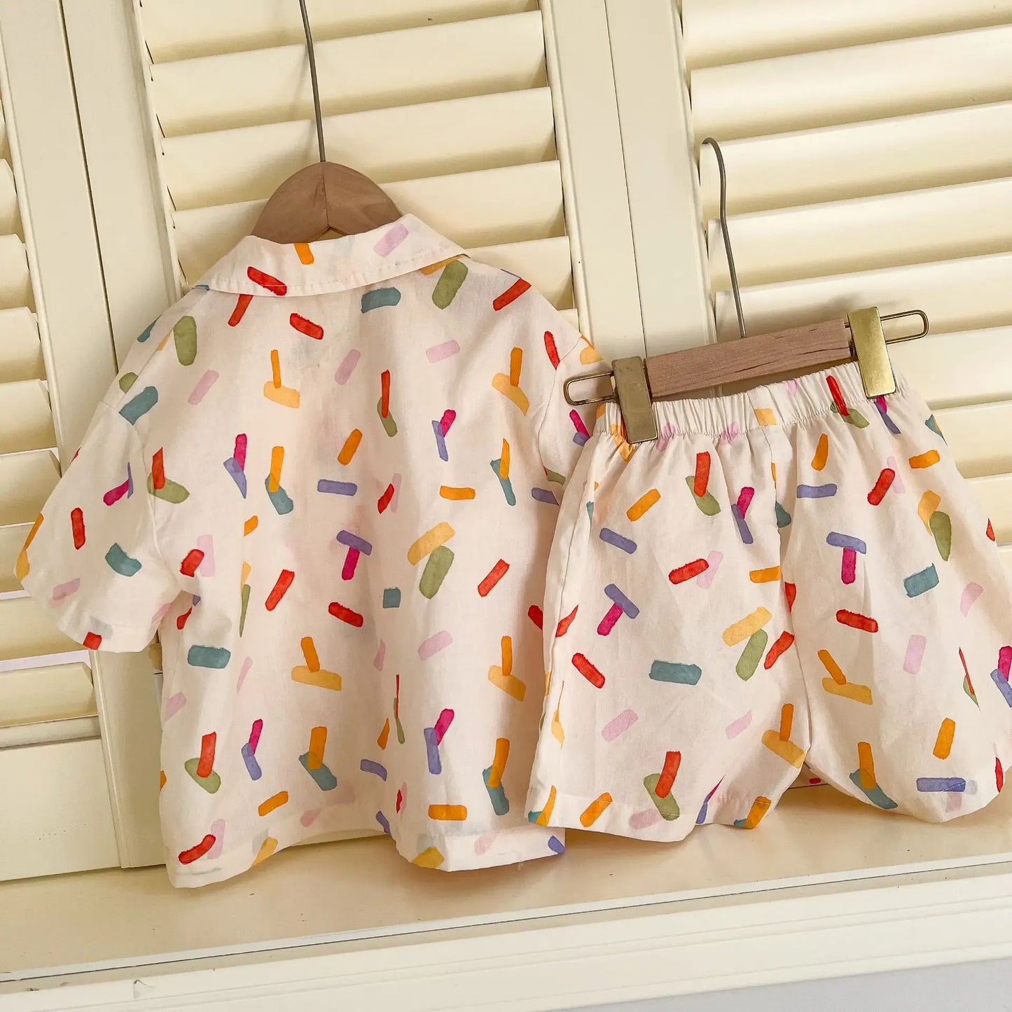 半袖セットアップ キッズワンピース/セットアップ 2点セット カラフル幾何学プリント柄半袖シャツワンピース/半袖シャツ+ショートパンツ リンクコーデ 兄弟姉妹 お揃いコーデ【mh0008877】