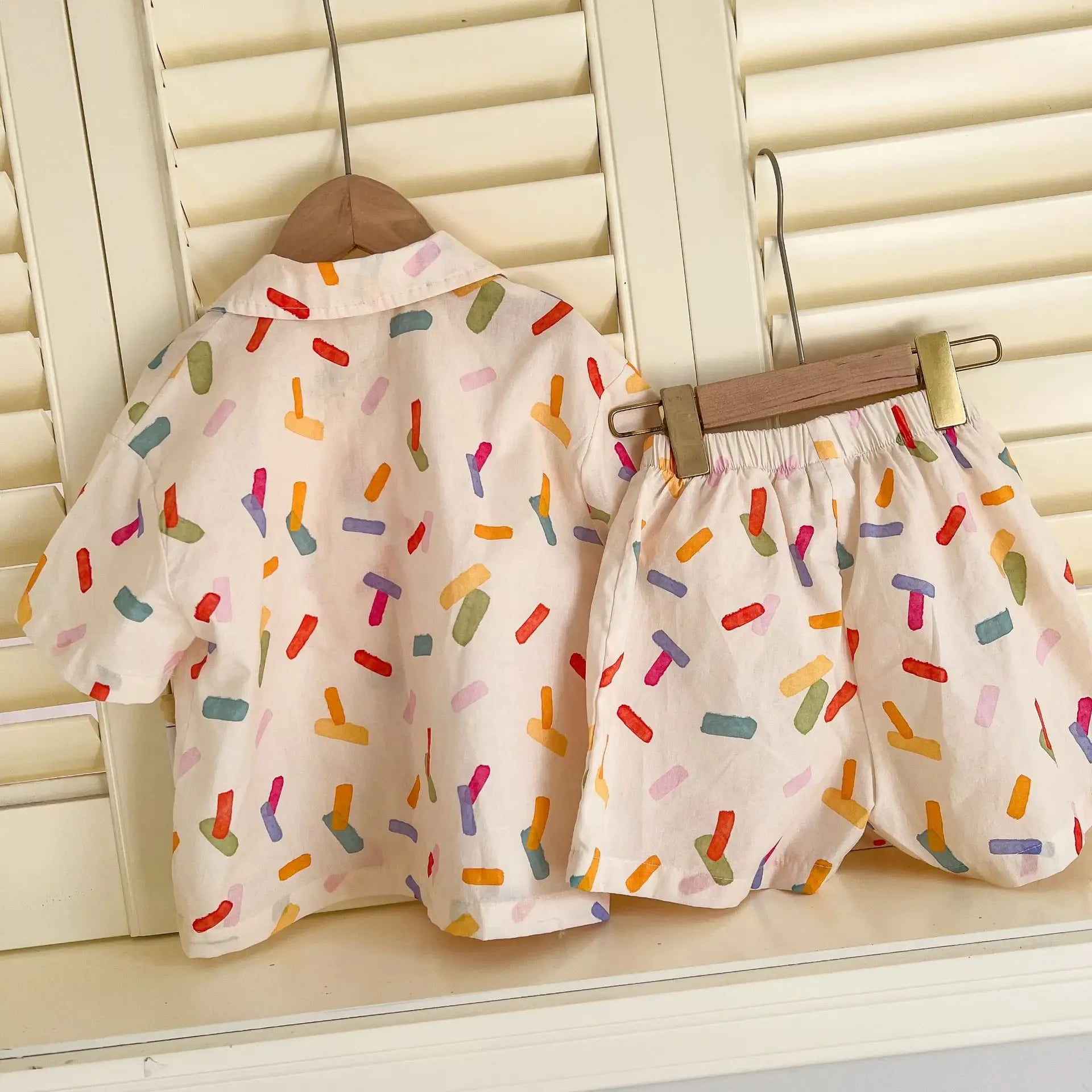 半袖セットアップ キッズワンピース/セットアップ 2点セット カラフル幾何学プリント柄半袖シャツワンピース/半袖シャツ+ショートパンツ リンクコーデ 兄弟姉妹 お揃いコーデ【mh0008877】