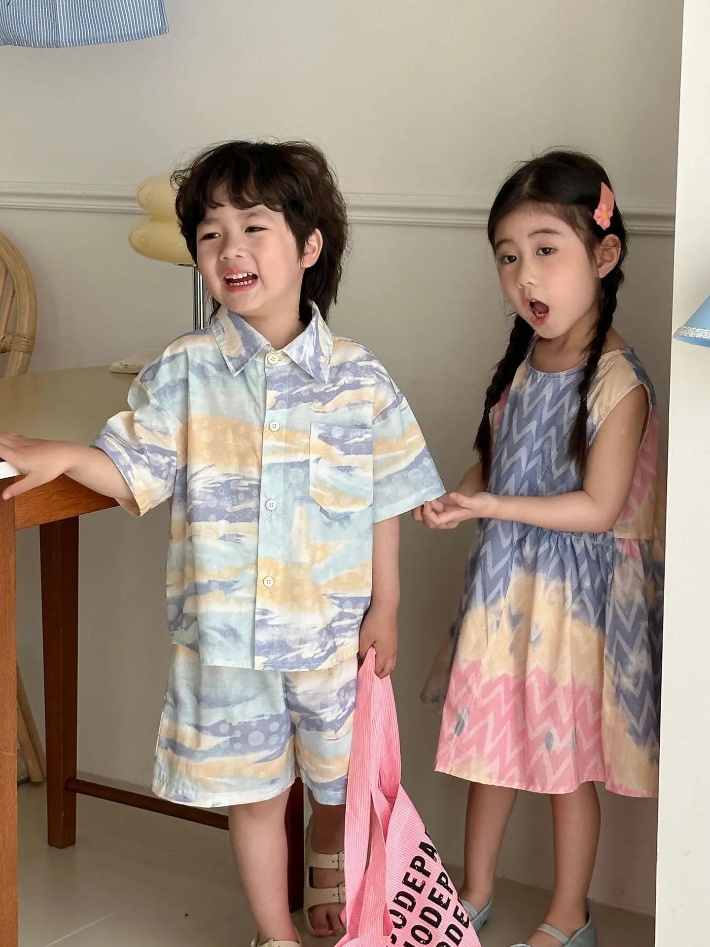 半袖セットアップ キッズワンピース/セットアップ 2点セット カラフルプリントノースリーブワンピース/半袖シャツ+ショートパンツ リンクコーデ 兄弟姉妹 お揃いコーデ【mh0008879】