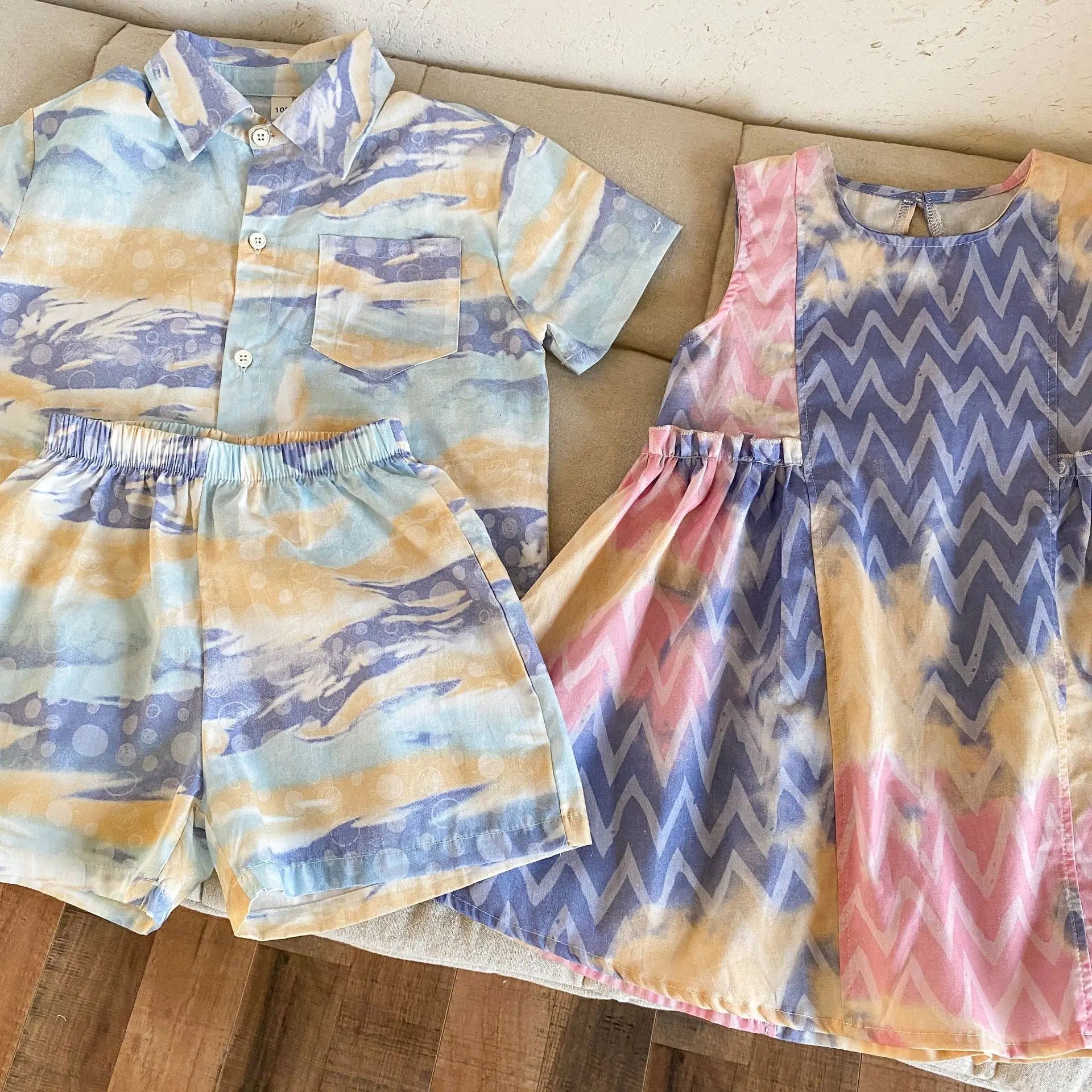 半袖セットアップ キッズワンピース/セットアップ 2点セット カラフルプリントノースリーブワンピース/半袖シャツ+ショートパンツ リンクコーデ 兄弟姉妹 お揃いコーデ【mh0008879】