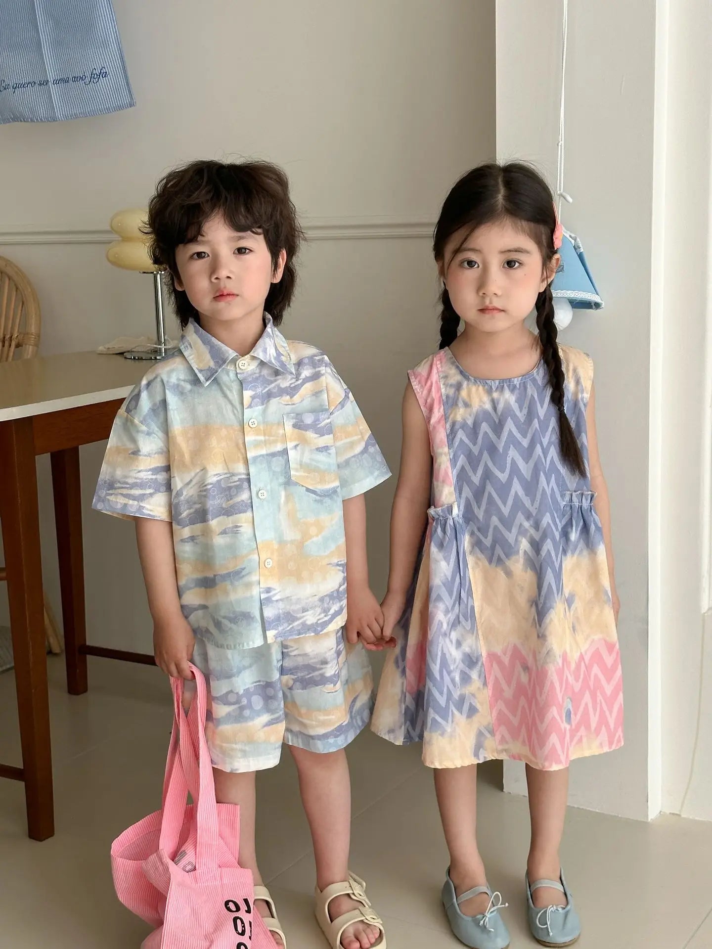 半袖セットアップ キッズワンピース/セットアップ 2点セット カラフルプリントノースリーブワンピース/半袖シャツ+ショートパンツ リンクコーデ 兄弟姉妹 お揃いコーデ【mh0008879】