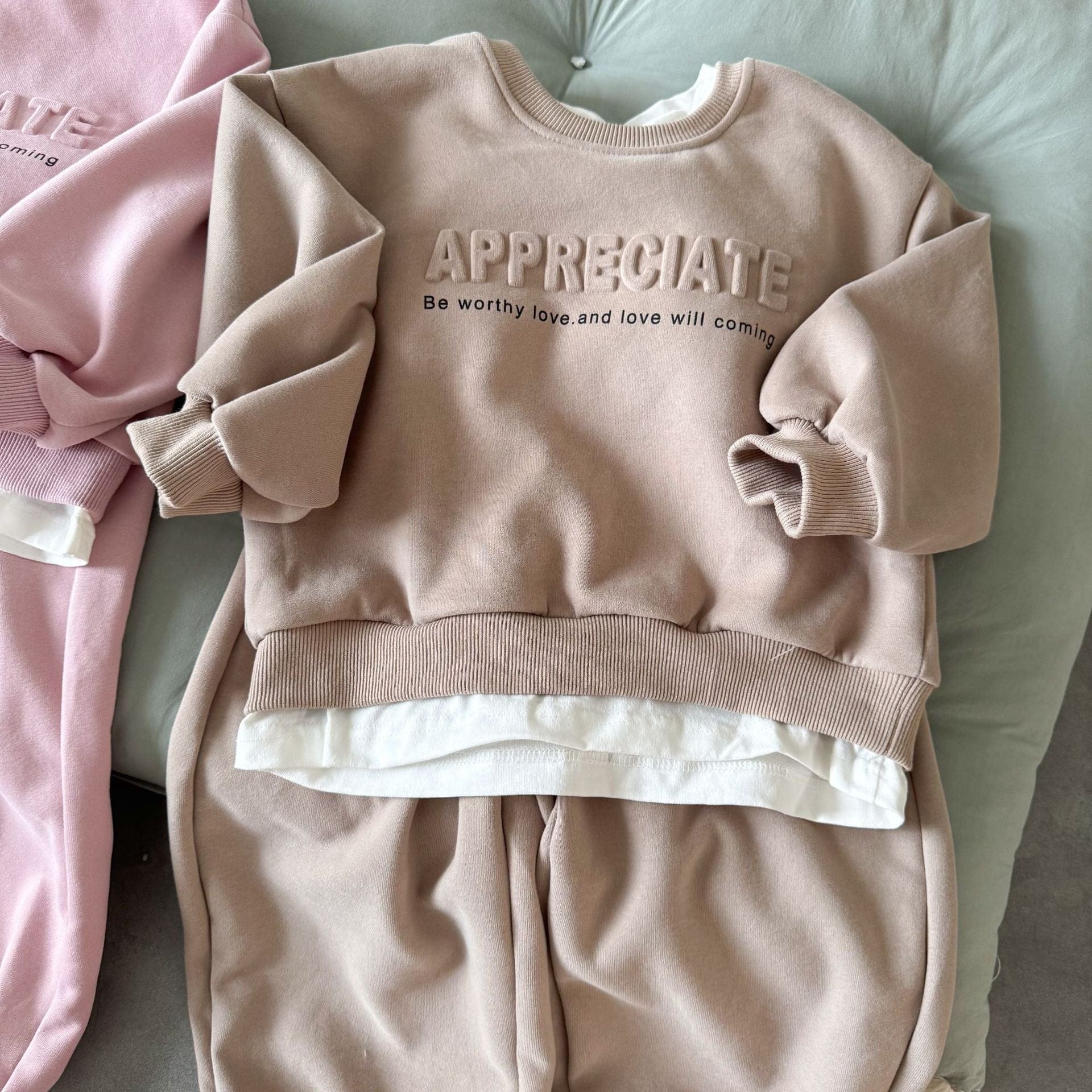 長袖セットアップ エンボスロゴ長袖スウェットセットアップ 2点セット【mh0010493】