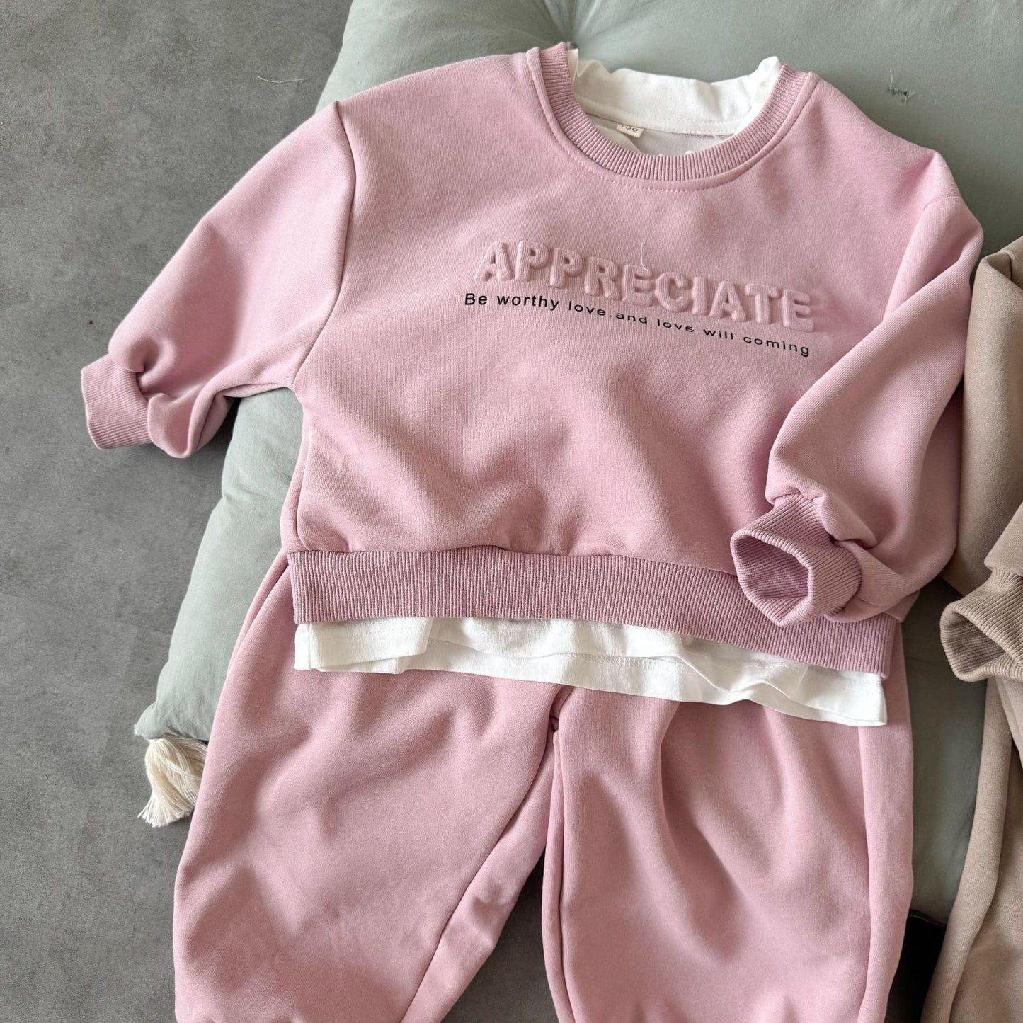 長袖セットアップ エンボスロゴ長袖スウェットセットアップ 2点セット【mh0010493】