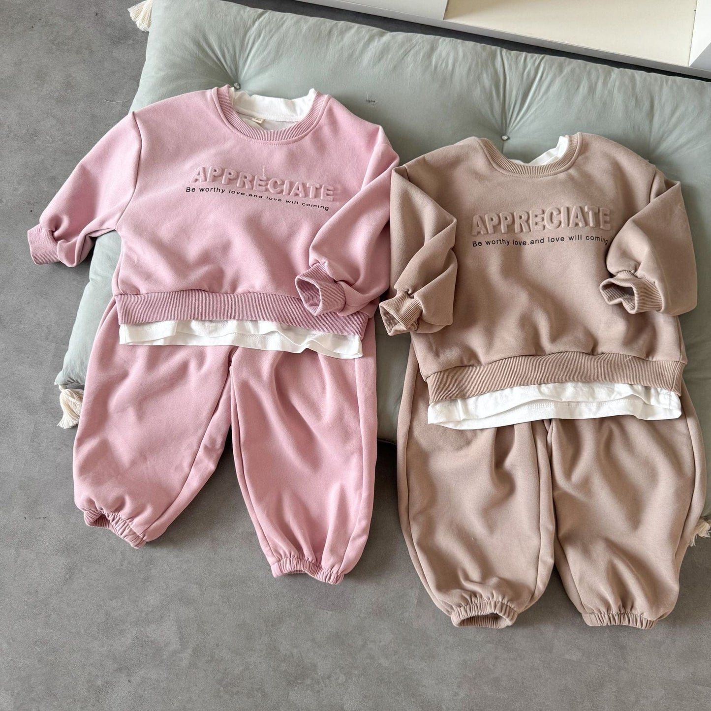 長袖セットアップ エンボスロゴ長袖スウェットセットアップ 2点セット【mh0010493】