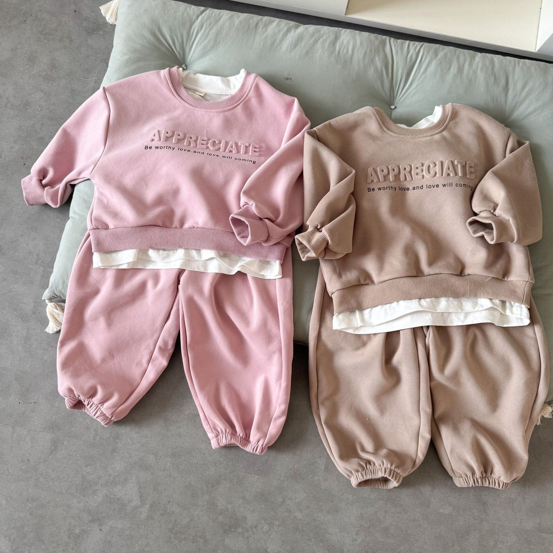 長袖セットアップ エンボスロゴ長袖スウェットセットアップ 2点セット【mh0010493】