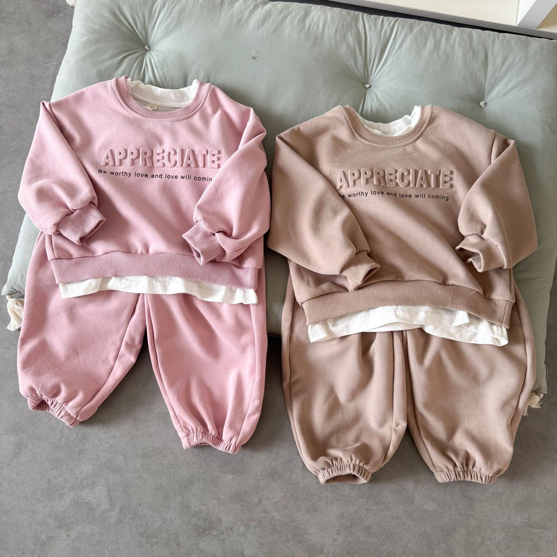 長袖セットアップ エンボスロゴ長袖スウェットセットアップ 2点セット【mh0010493】