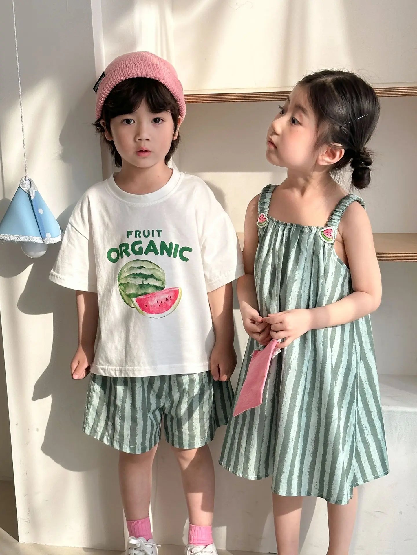 半袖セットアップ キッズワンピース/セットアップ 2点セット スイカストライププリントキャミソールワンピース/半袖Tシャツ+ショートパンツ リンクコーデ 兄弟姉妹 お揃いコーデ【mh0008880】