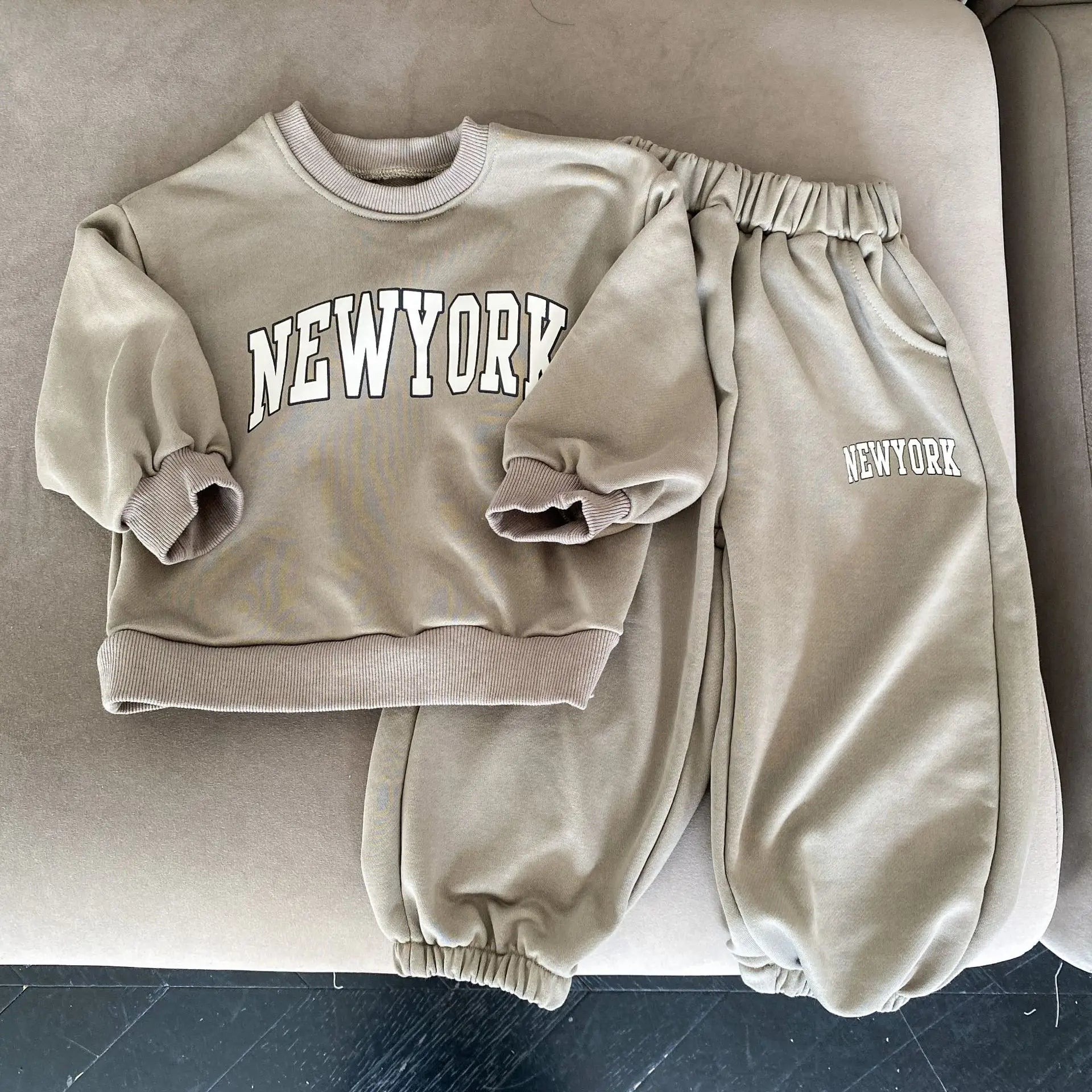 長袖セットアップ キッズトップス レターロゴプリント長袖スウェットシャツトレーナー 3カラー【mh0006847】