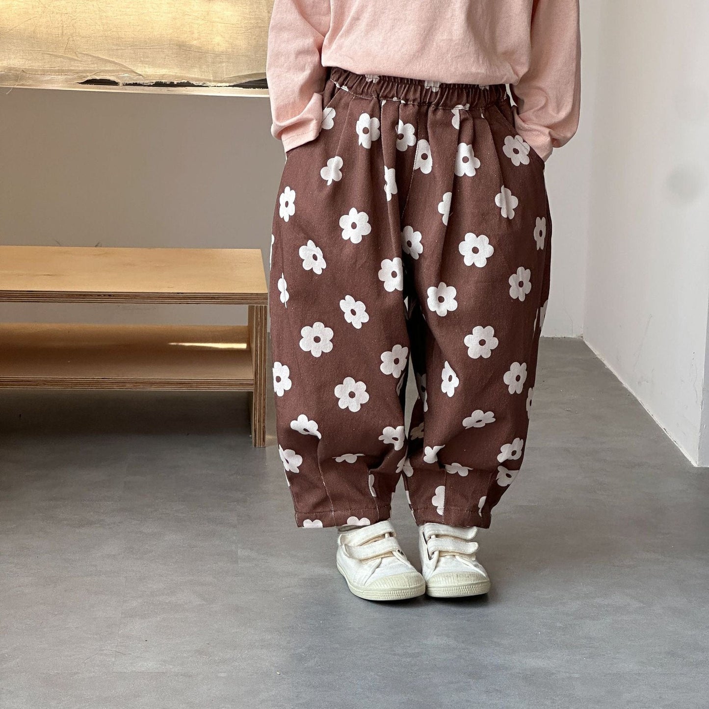 ロングパンツ・スウェットパンツ Brown / 80cm ペンギン/フラワープリントロングルーズタックパンツ【mh0010496】