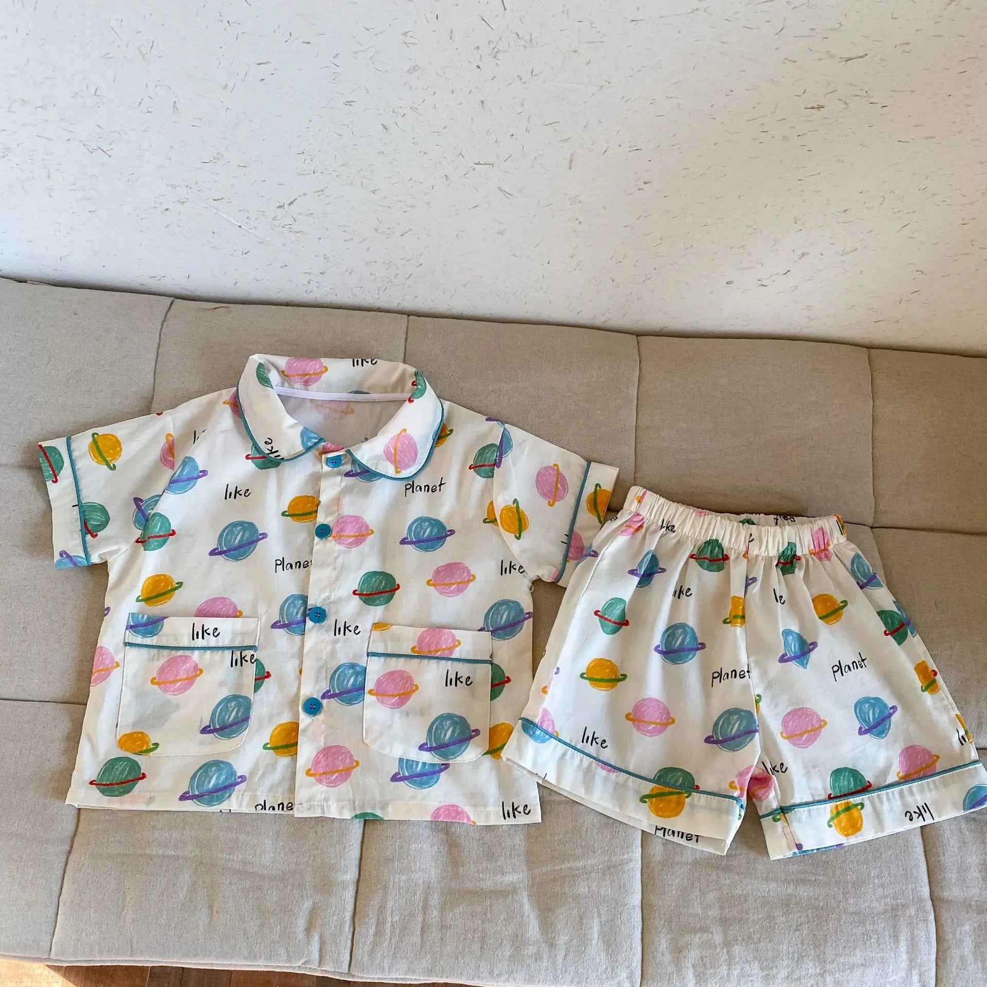 半袖セットアップ color A / 18M (80) キッズパジャマセット チェック/宇宙プリント 半袖シャツ+ショートパンツ【mh0008871】