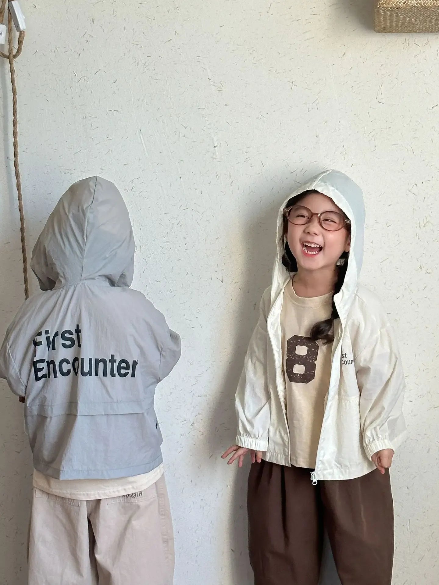 ショートコート・ジャケット・ジャンパー キッズアウター バックロゴプリントフーディジップアップブルゾンジャケット【mh0008824】