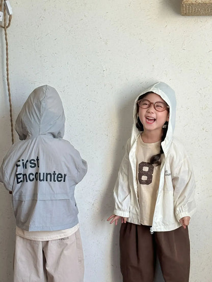 ショートコート・ジャケット・ジャンパー キッズアウター バックロゴプリントフーディジップアップブルゾンジャケット【mh0008824】