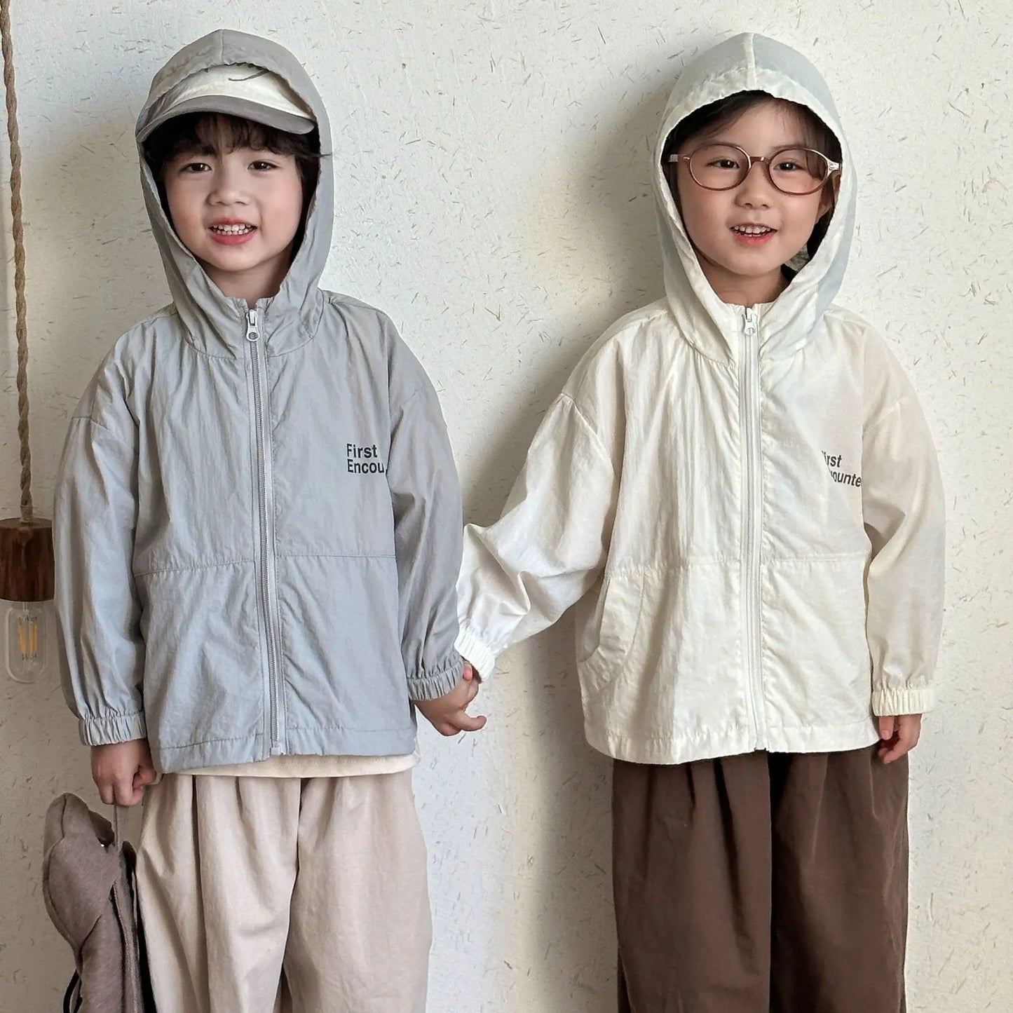 ショートコート・ジャケット・ジャンパー キッズアウター バックロゴプリントフーディジップアップブルゾンジャケット【mh0008824】