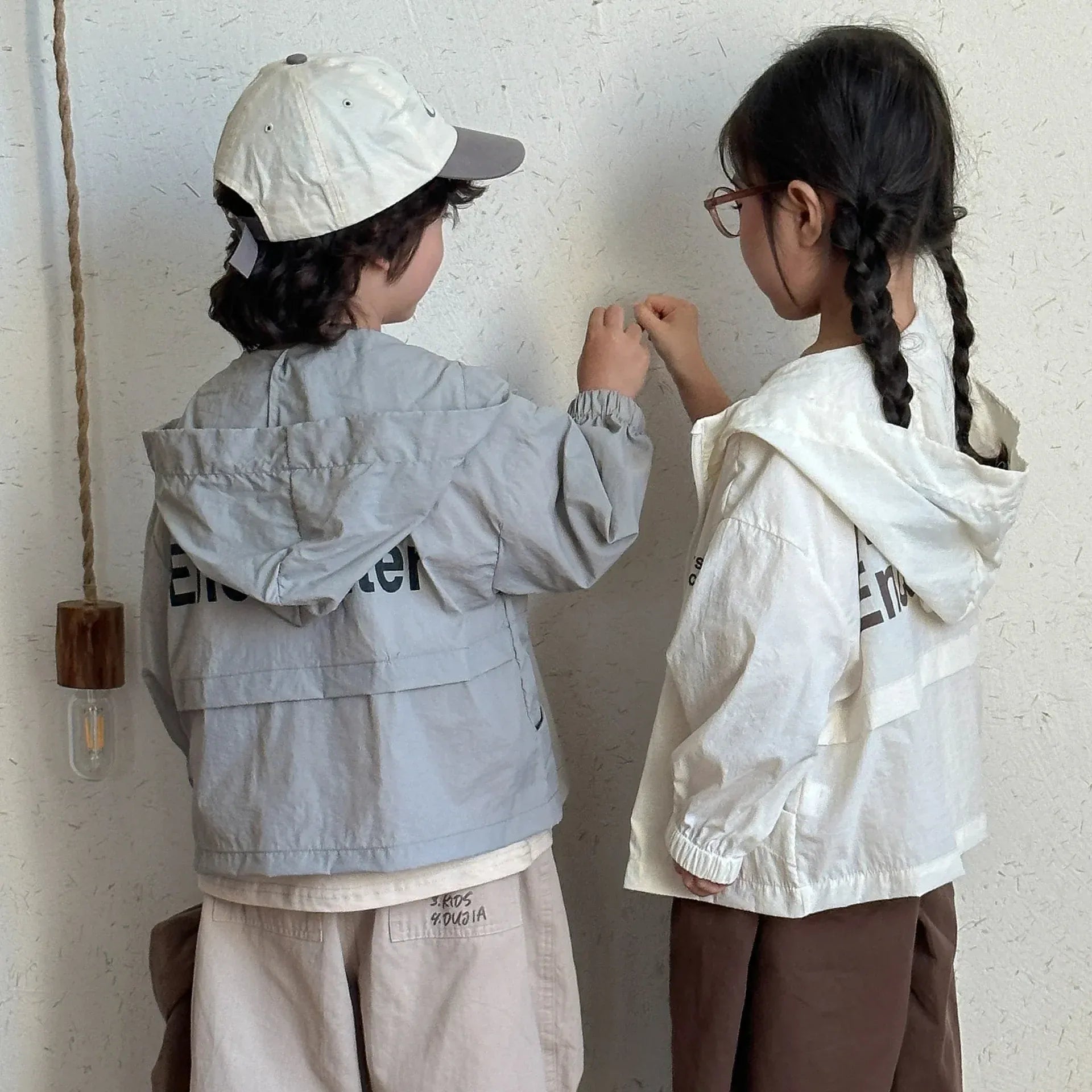 ショートコート・ジャケット・ジャンパー キッズアウター バックロゴプリントフーディジップアップブルゾンジャケット【mh0008824】