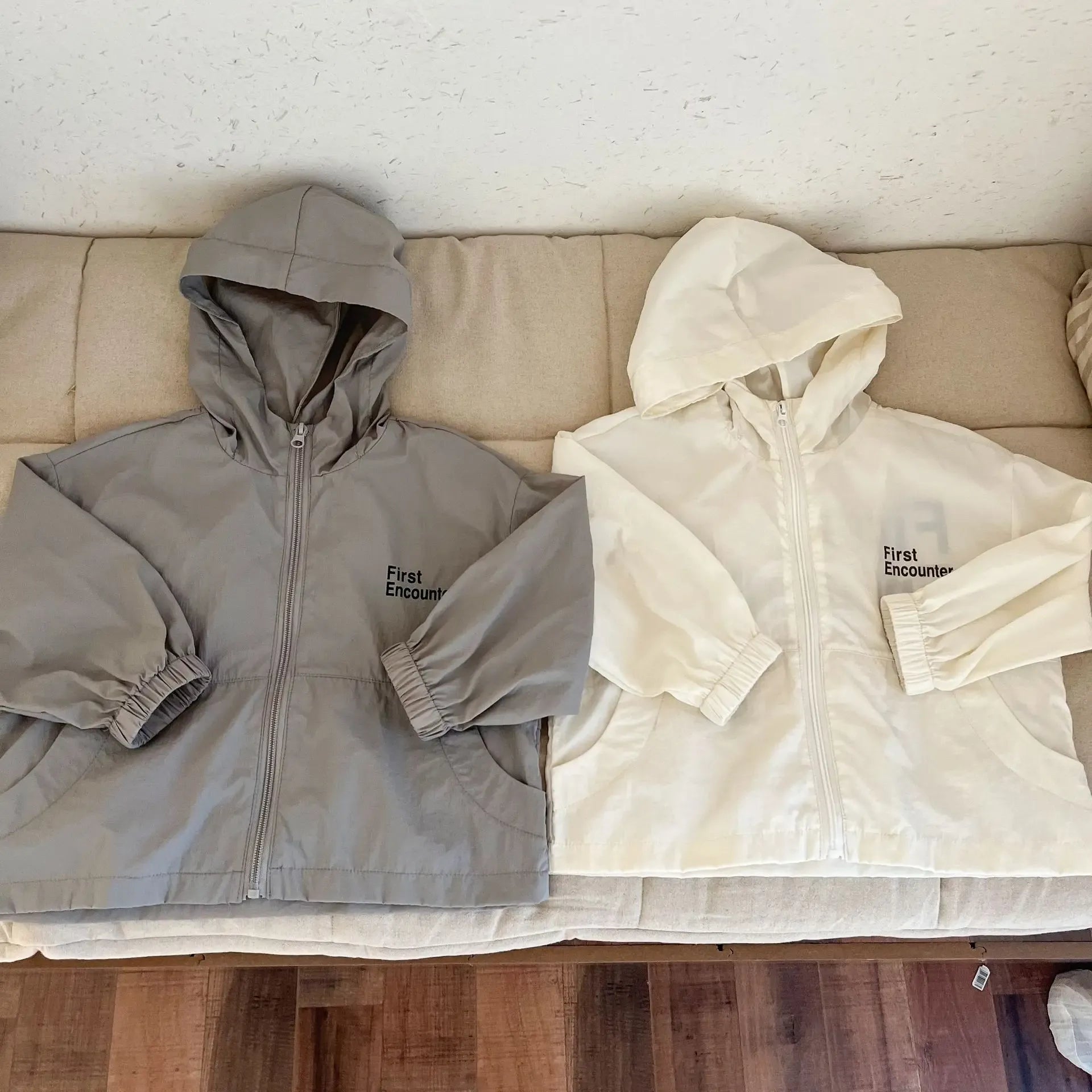 ショートコート・ジャケット・ジャンパー キッズアウター バックロゴプリントフーディジップアップブルゾンジャケット【mh0008824】