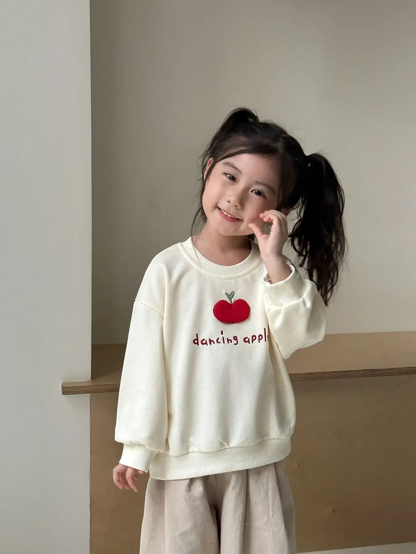 長袖Tシャツ Beige / 80cm 12M キッズトップス バナナ/りんごアップリケ長袖スウェットシャツ【mh0008777】