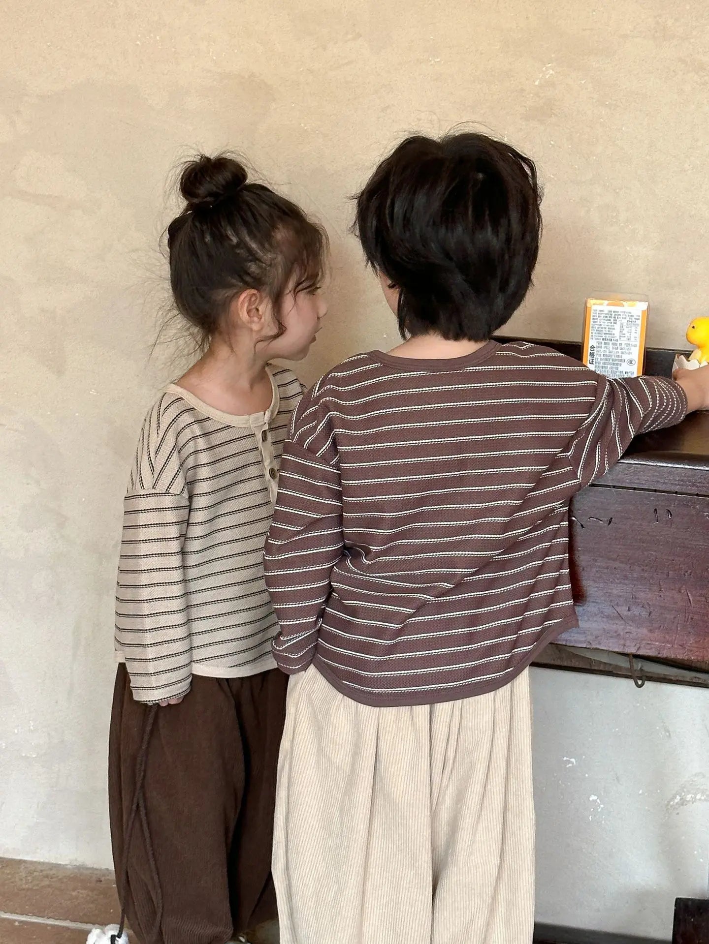 長袖Tシャツ キッズトップス ボーダーベアくまワンポイントヘンリーネック長袖Tシャツ 2 カラー【mh0006891】