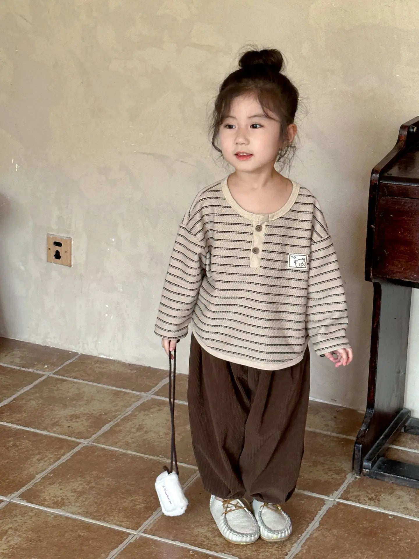 長袖Tシャツ キッズトップス ボーダーベアくまワンポイントヘンリーネック長袖Tシャツ 2 カラー【mh0006891】