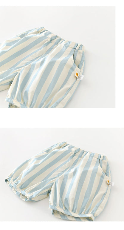 ストライプ柄ショートパンツ（青系）斜め全体