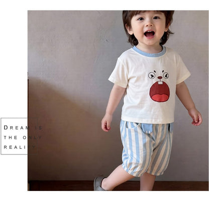 ブルー系ストライプショートパンツ。子どもの着用、ウエストゴムでずれにくい。